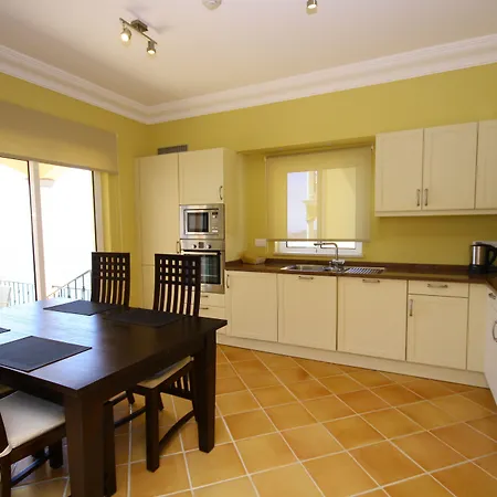 ホリデーパーク Palheiro Village