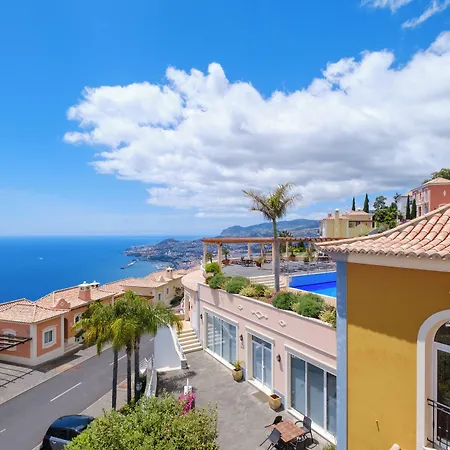 Palheiro Village- Villas & Apartments Vakantiepark